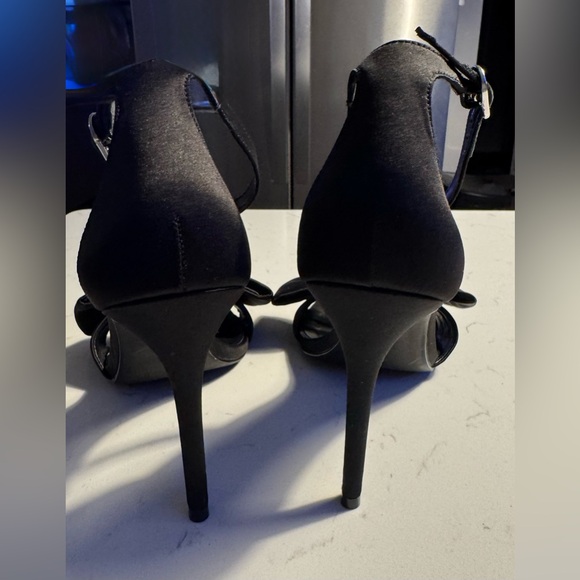 Steve Madden Chic Satin Bow 4” high Heels Women Size 9.5 - Picture 8 of 10